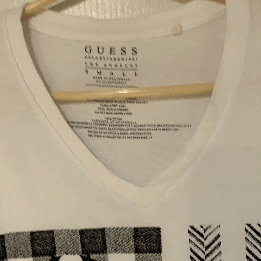 Guess t-shirt - Picture 4 of 5